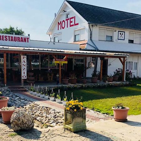 Rózsás Motel Mikepércs Exterior foto