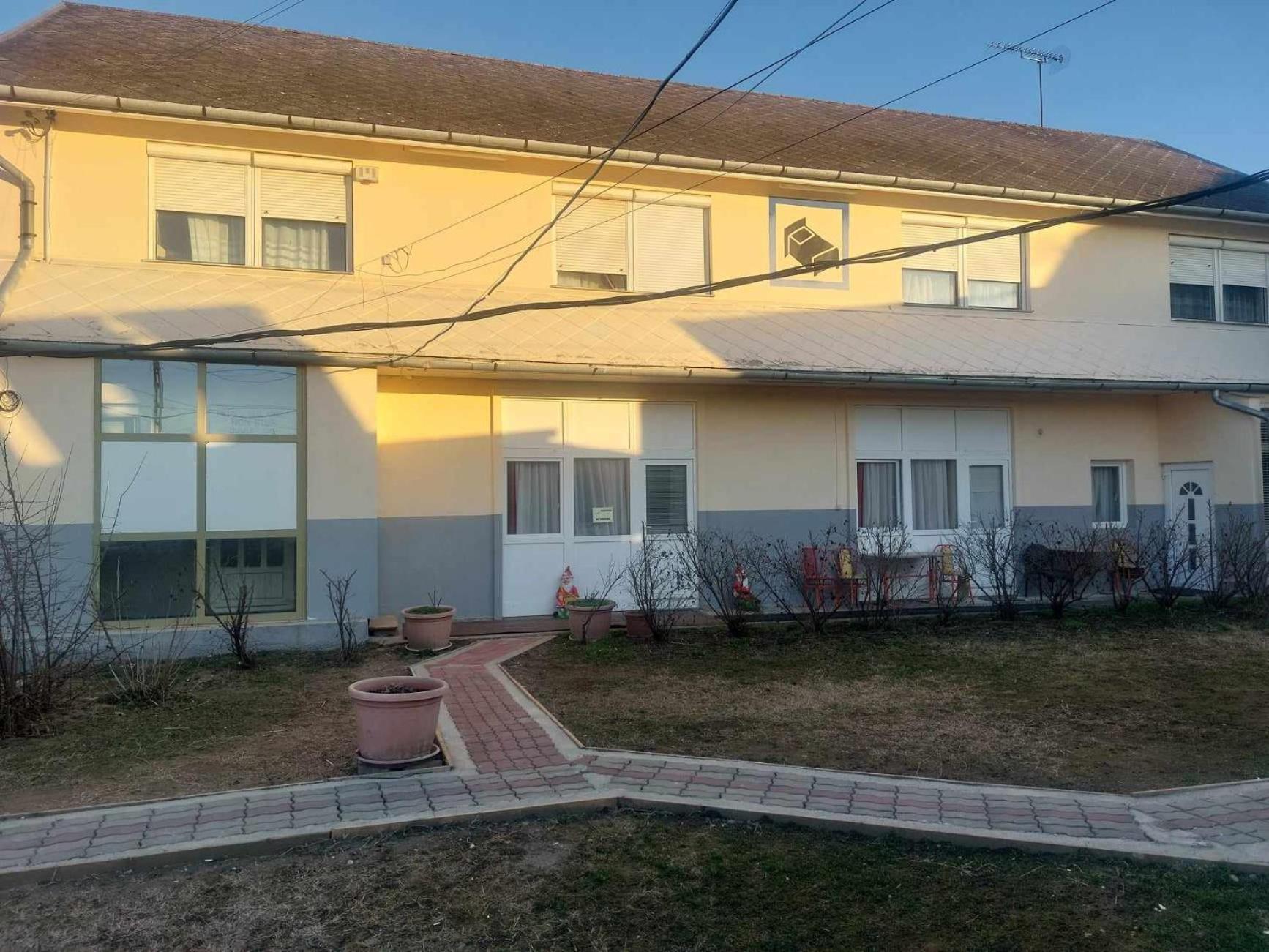 Rózsás Motel Mikepércs Exterior foto